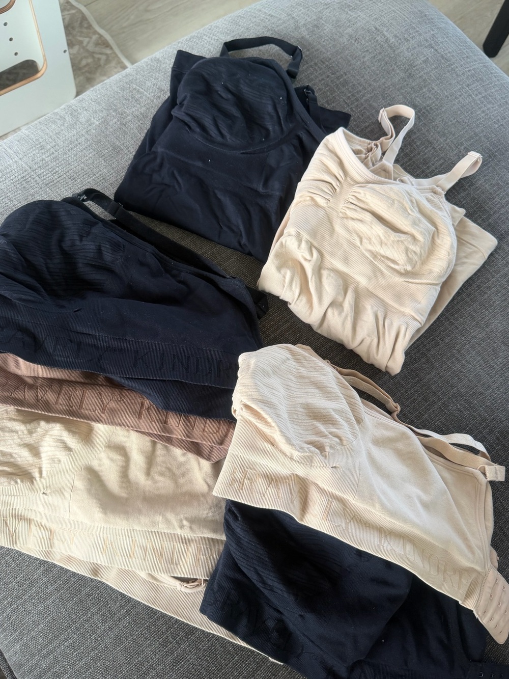7 Kindred Bravely item bundle - Brad and camis
